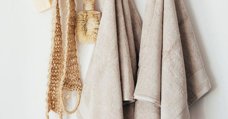 Sustainable Home - Set of body care tools with towels on hanger